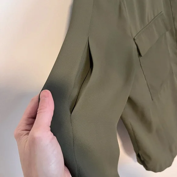 Banana Republic Olive Green Utility Blouse Women’s XS Long Sleeve Pocket Top - Picture 4 of 8